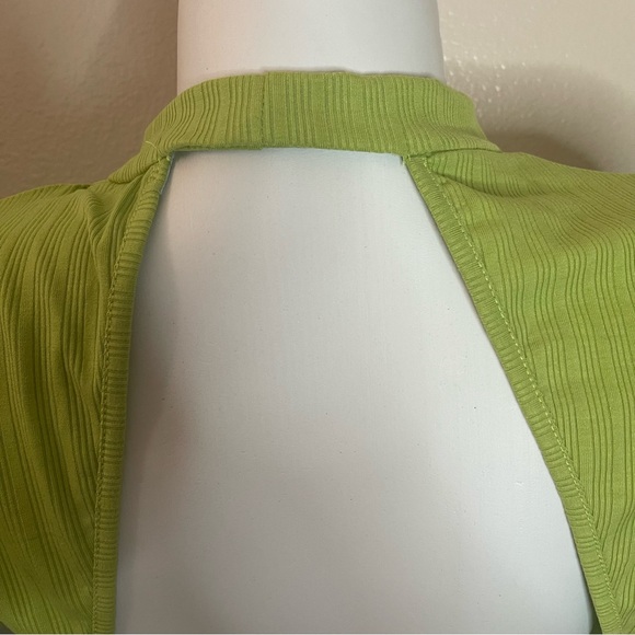Green cropped shirt twist back short sleeve - Picture 9 of 11